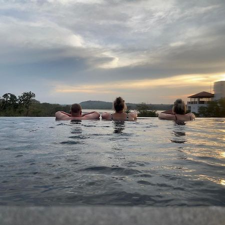 Sundown Lake Hotel & Spa Habarana Exterior photo