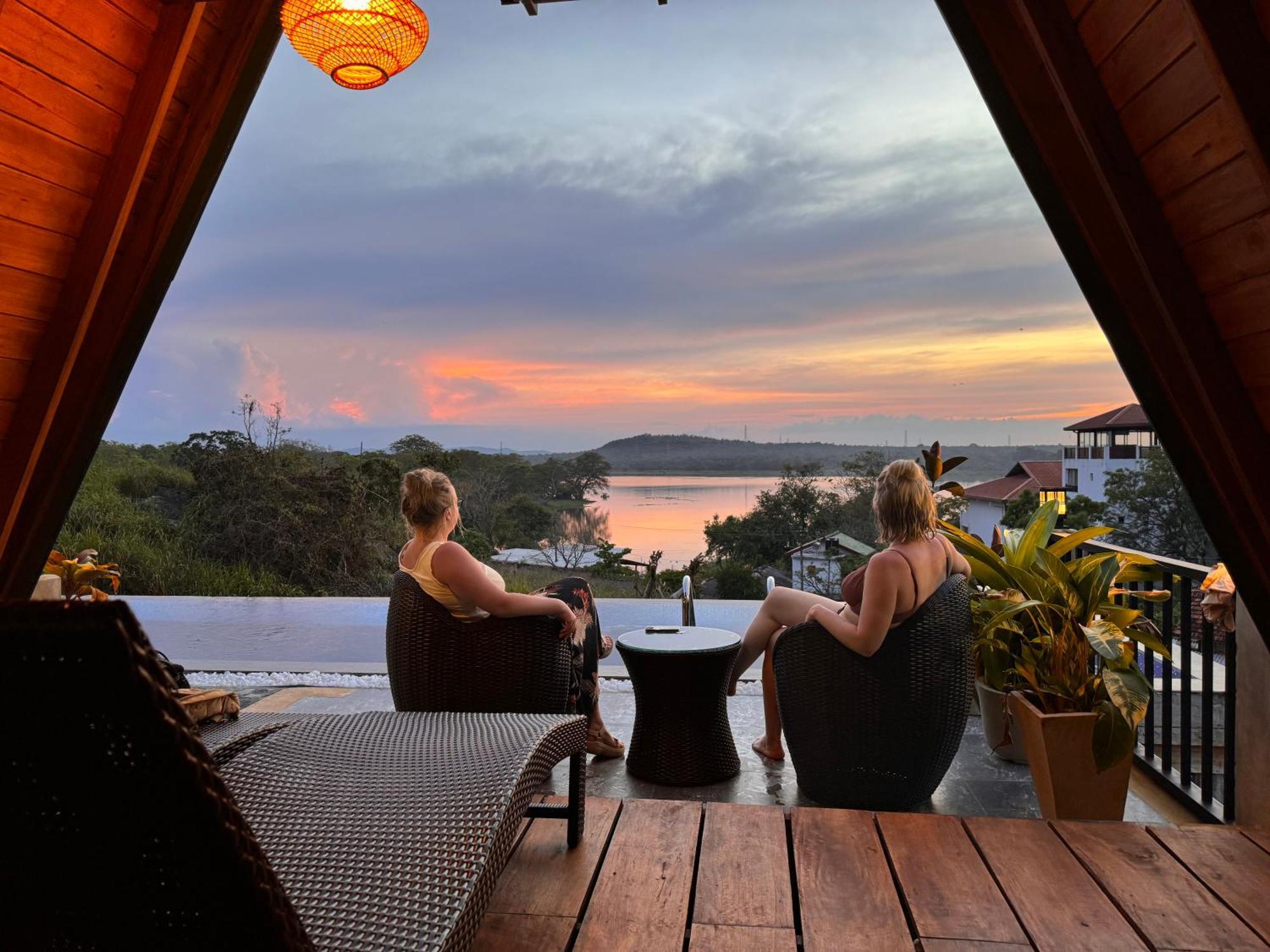 Sundown Lake Hotel & Spa Habarana Exterior photo