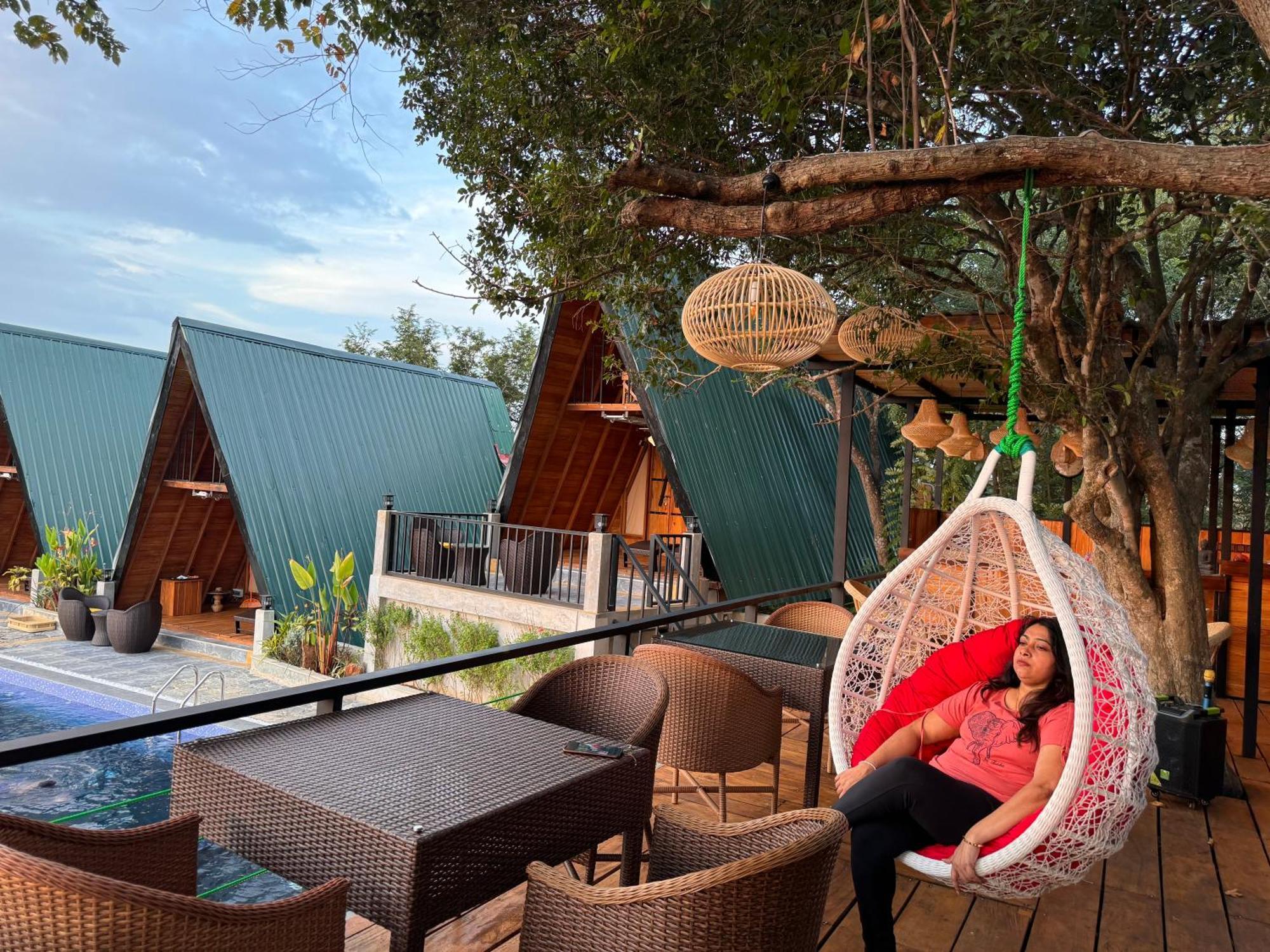 Sundown Lake Hotel & Spa Habarana Exterior photo